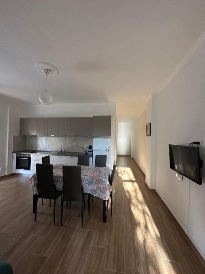 Vlora Central & Comfy Apartment Екстер'єр фото